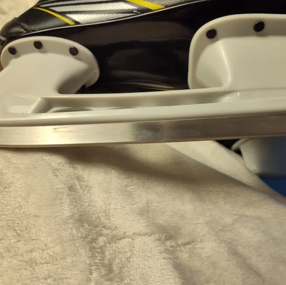 ccm 1092 tracks Adult Size 9 Ice Skates - Picture 12 of 14